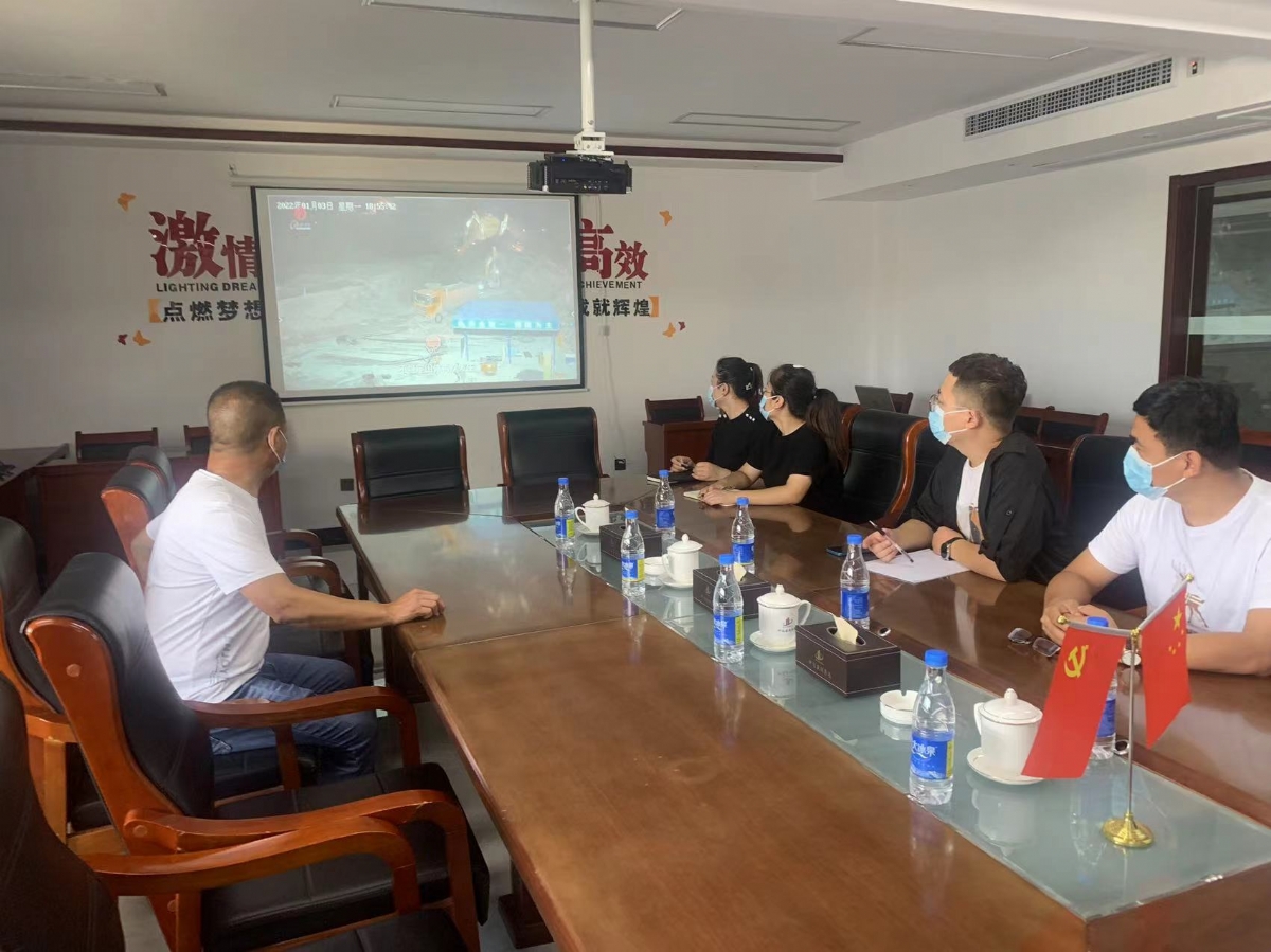 組織員工觀看建筑施工安全監管人員培訓班直播